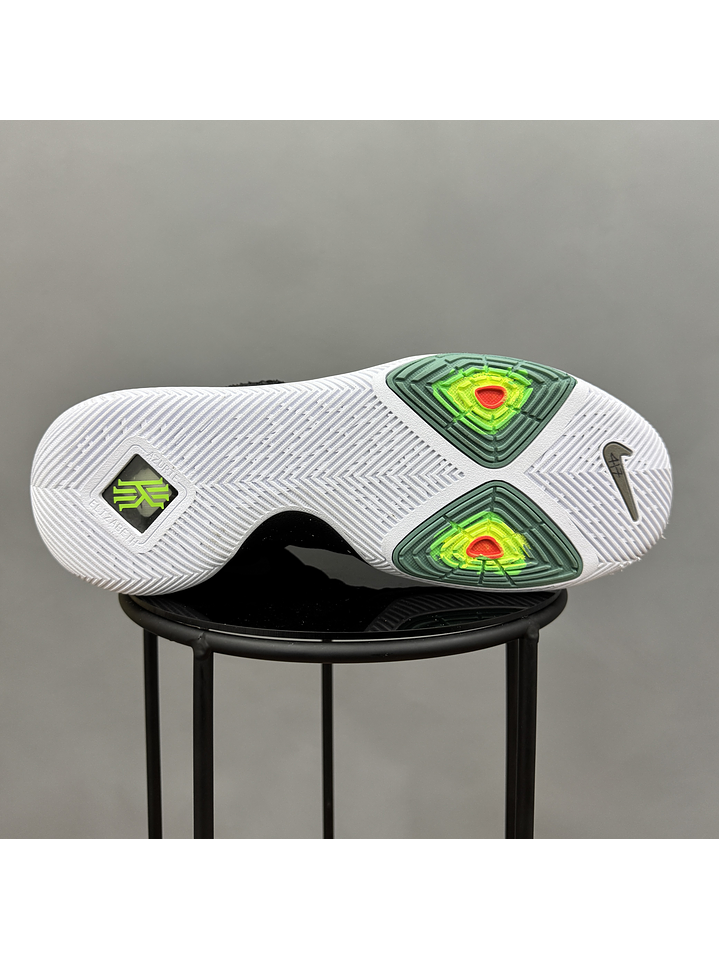 Nike Kyrie 3 Black white  2