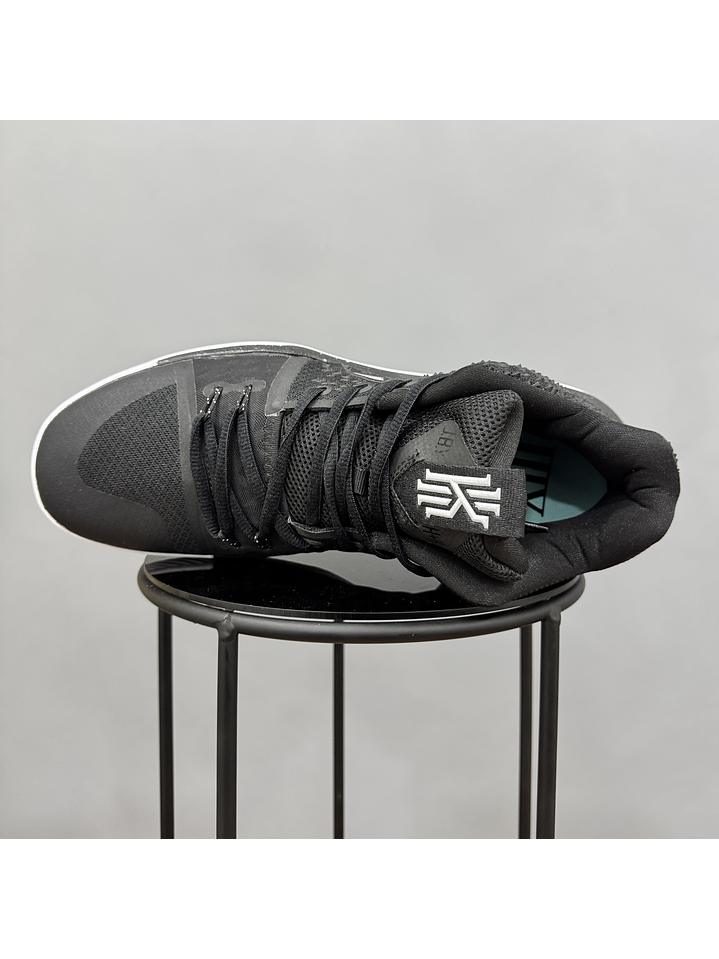 Nike Kyrie 3 Black white  4