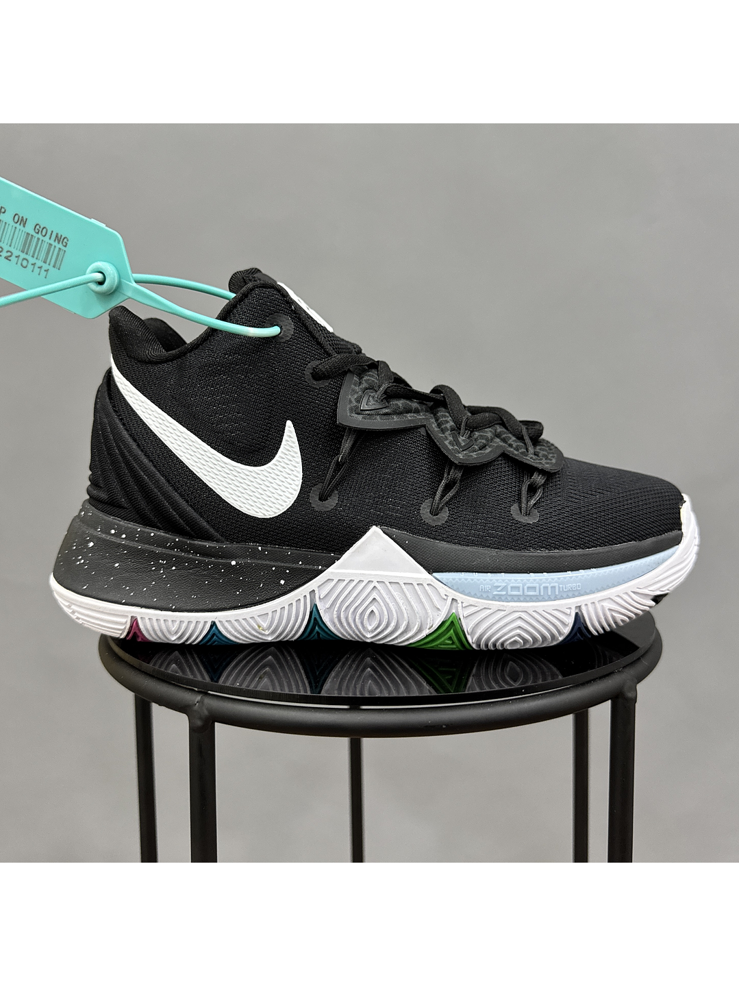 Nike Kyrie 5 Magic 1