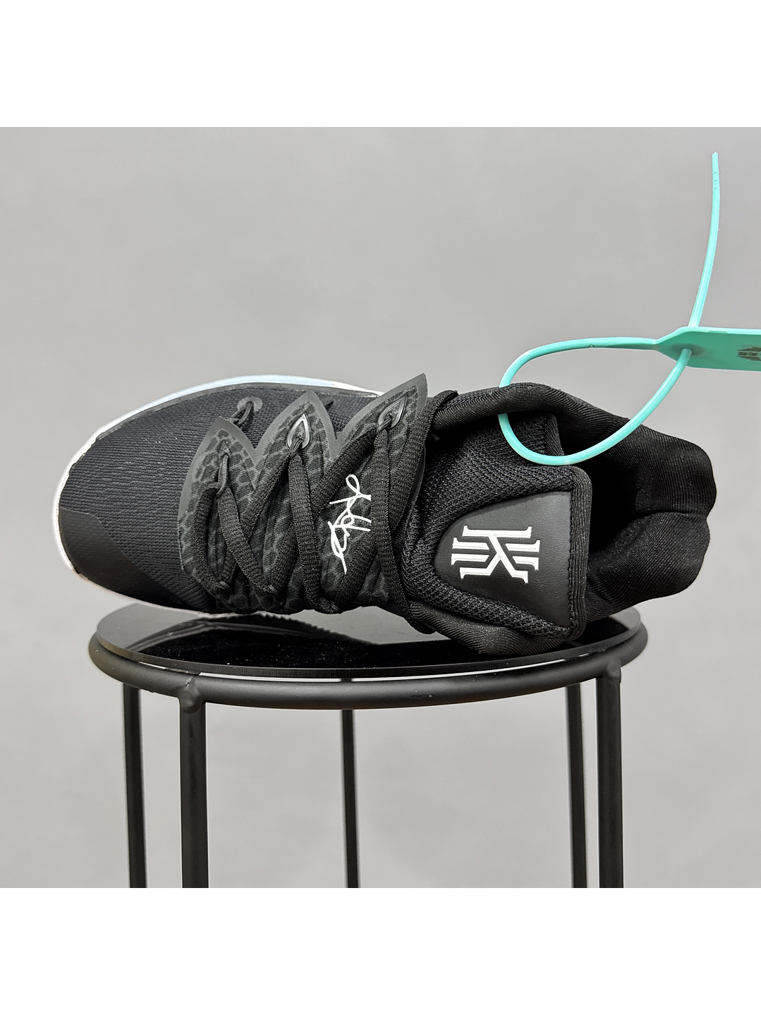 Nike Kyrie 5 Magic 4