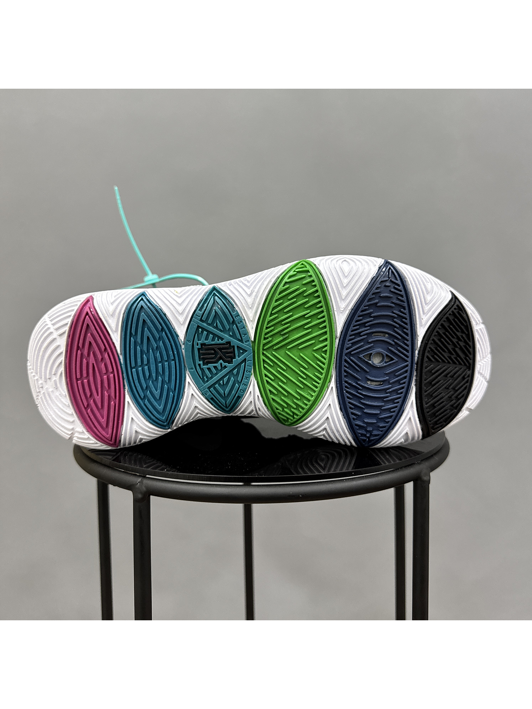 Nike Kyrie 5 Magic 2