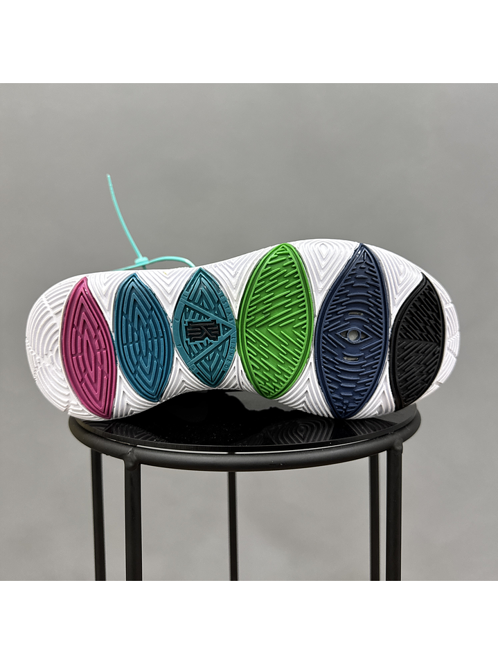 Nike Kyrie 5 Magic 2