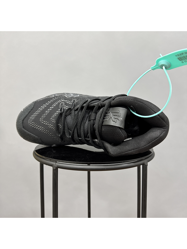Nike Kyrie 4 Black 4