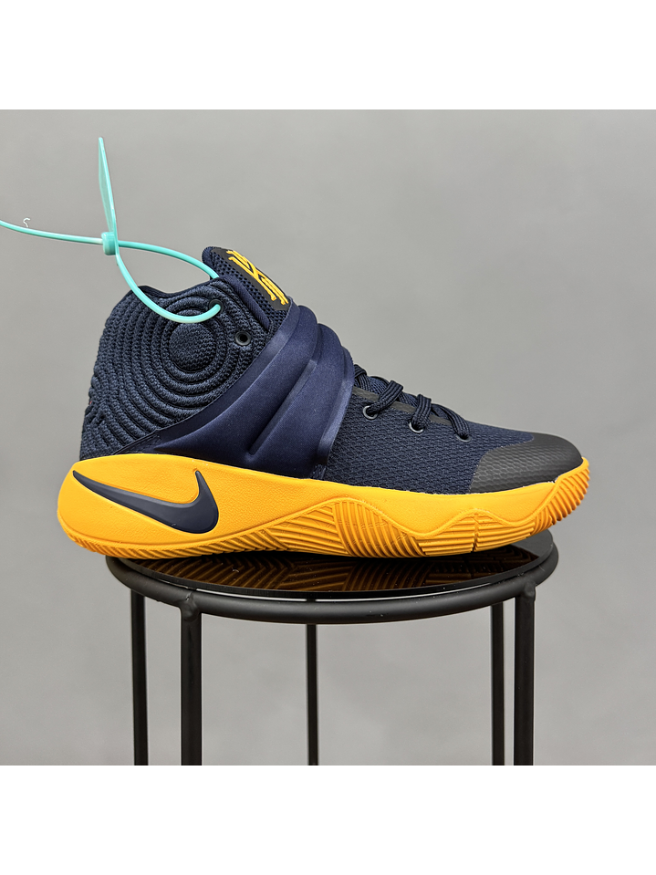 Nike Kyrie 2 Cavs 1