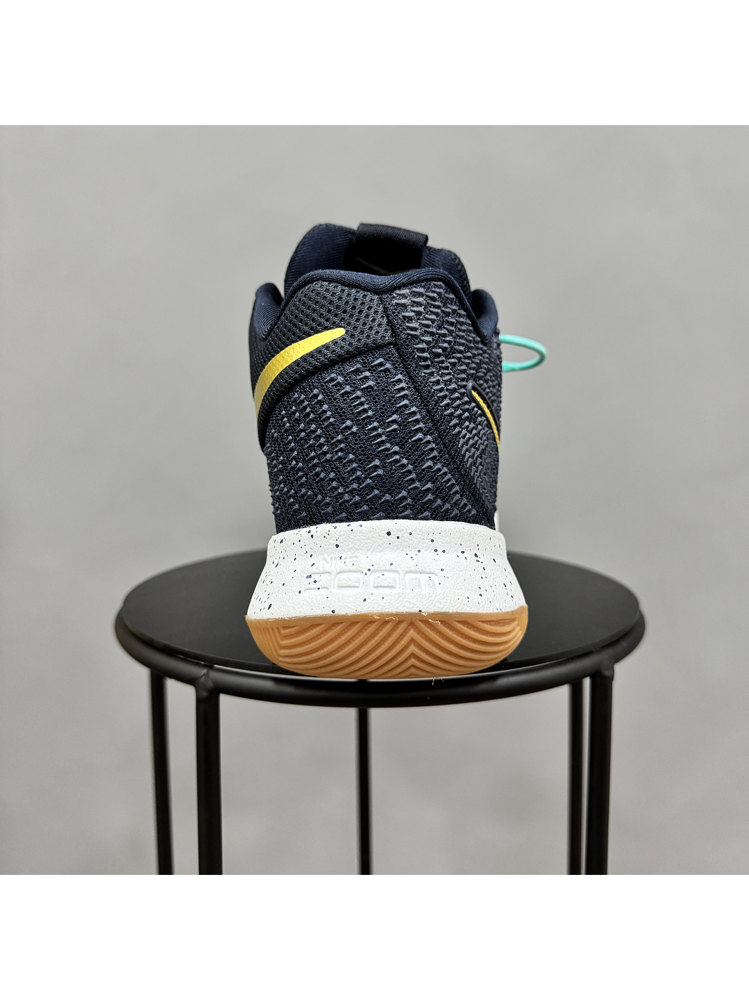 Nike Kyrie 3 Obsidian Gold 2