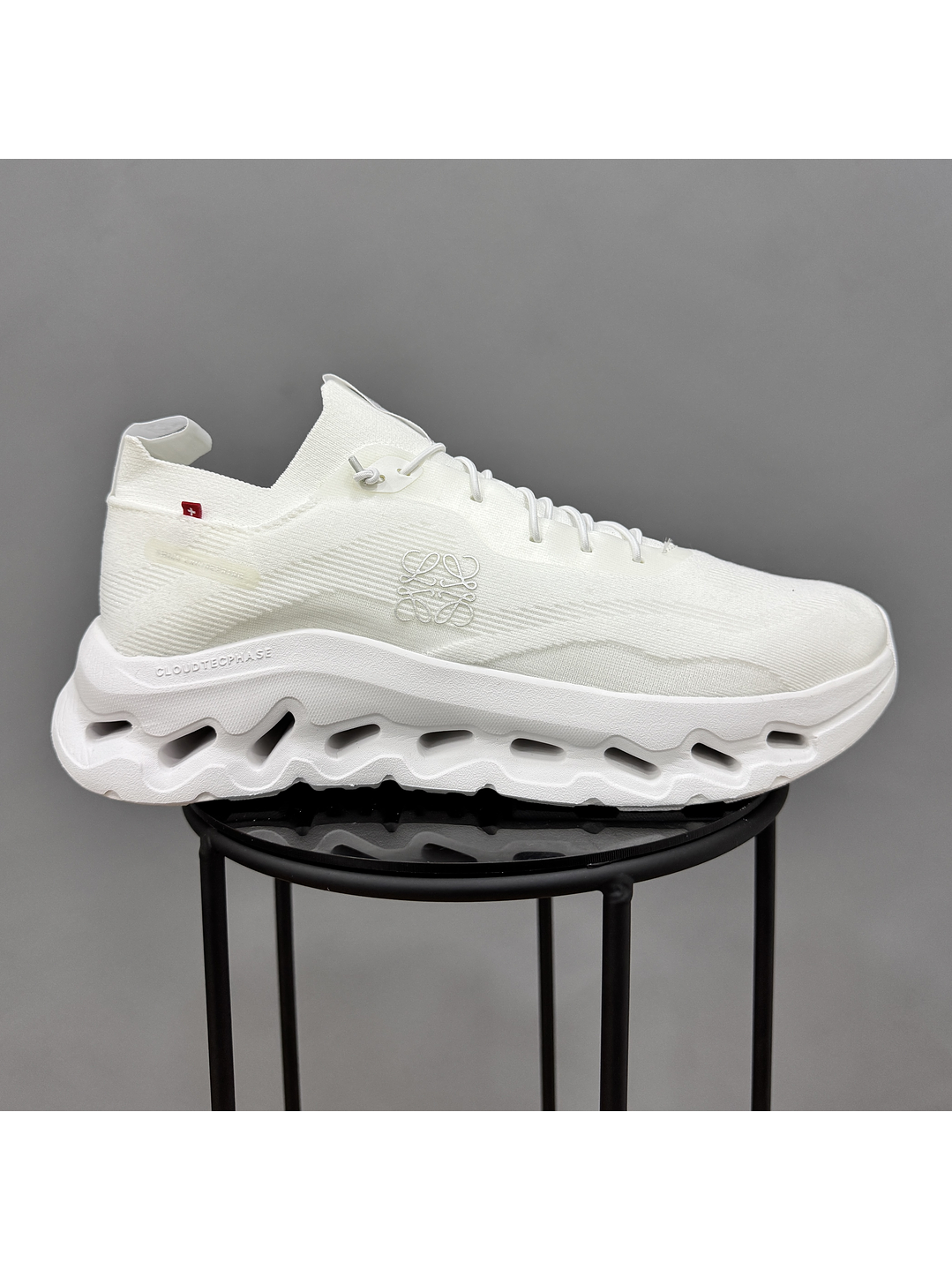 On Cloudtilt Loewe Blanca 1