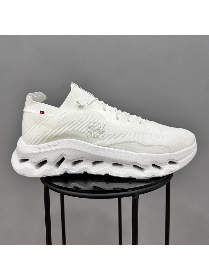 On Cloudtilt Loewe Blanca 1