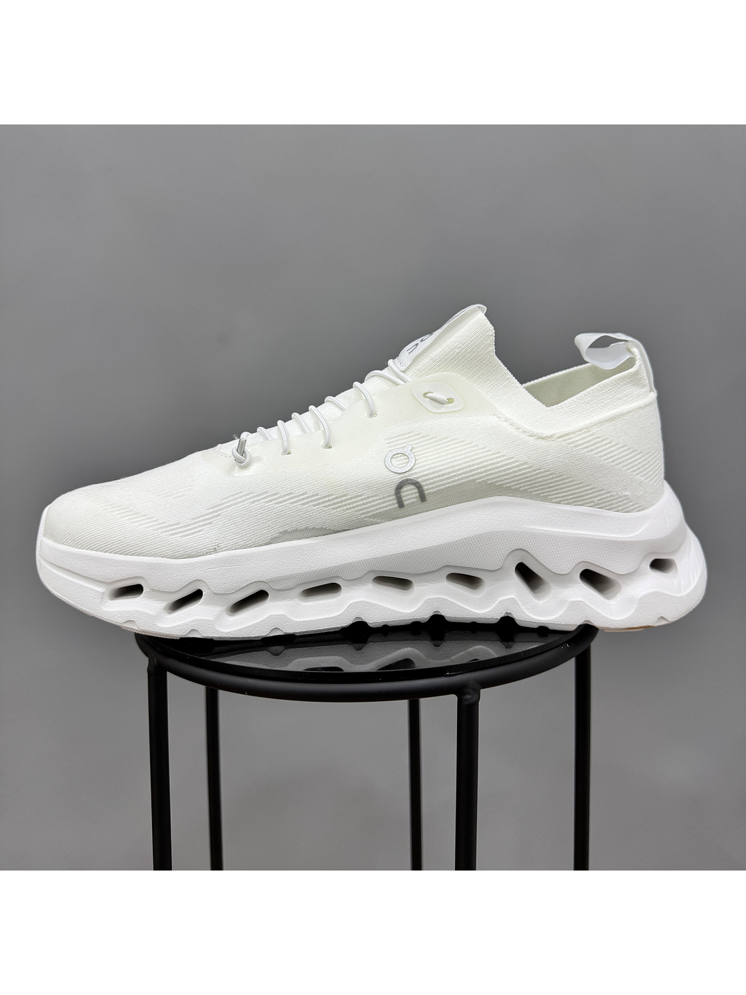 On Cloudtilt Loewe Blanca 3