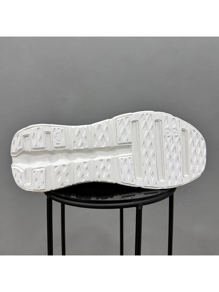 On Cloudtilt Loewe Blanca 2