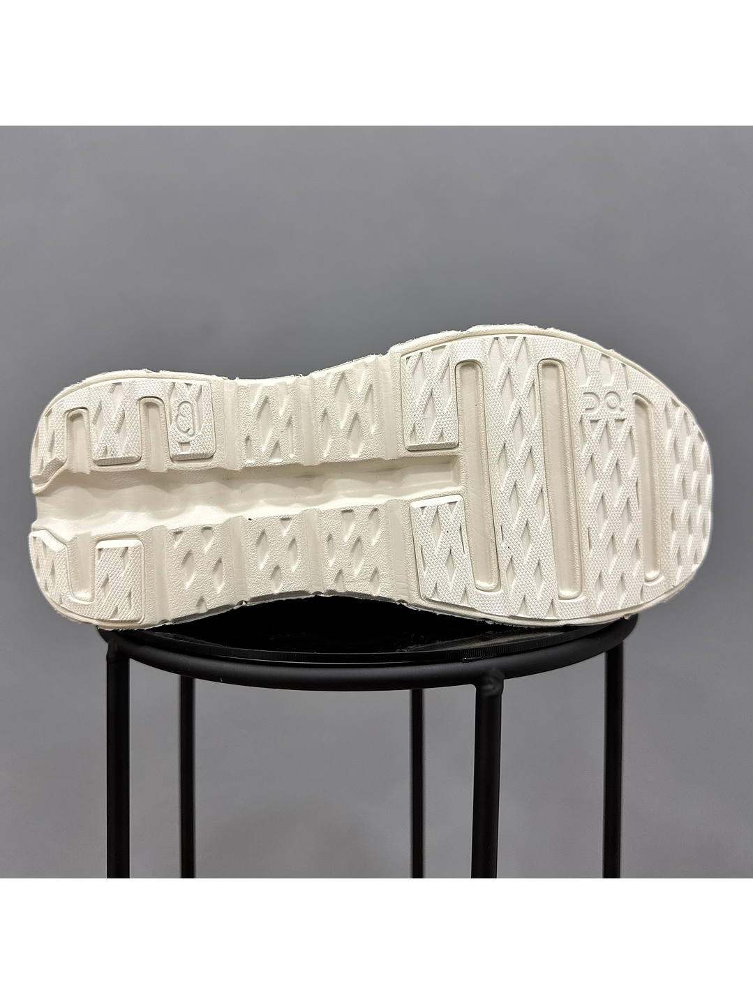 On Cloudtilt Loewe Crema 4