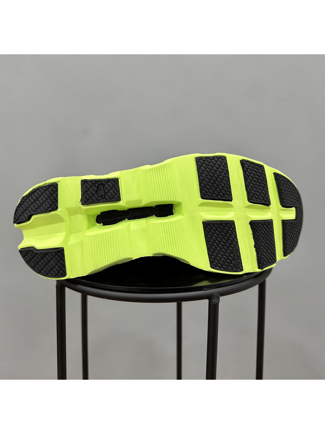 On Cloudmonster Verde Morado 3