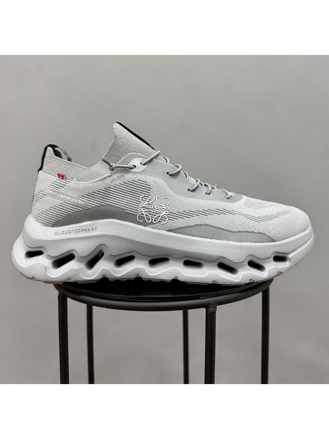 On Cloudtilt Loewe Gris 1