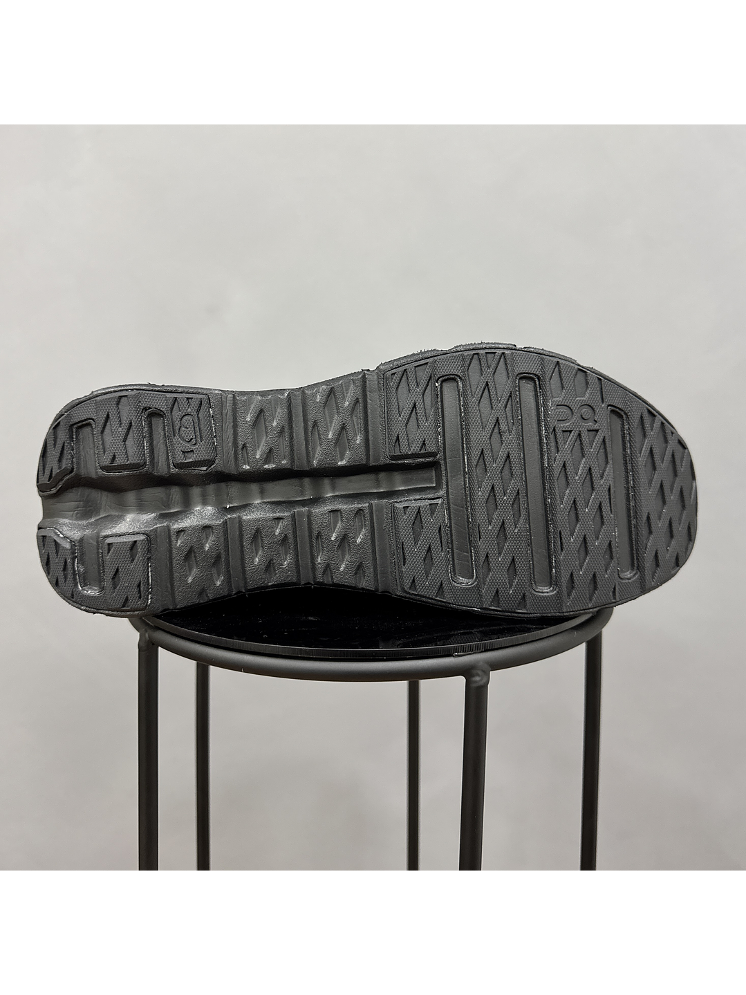 On Cloudtilt Loewe negra 2