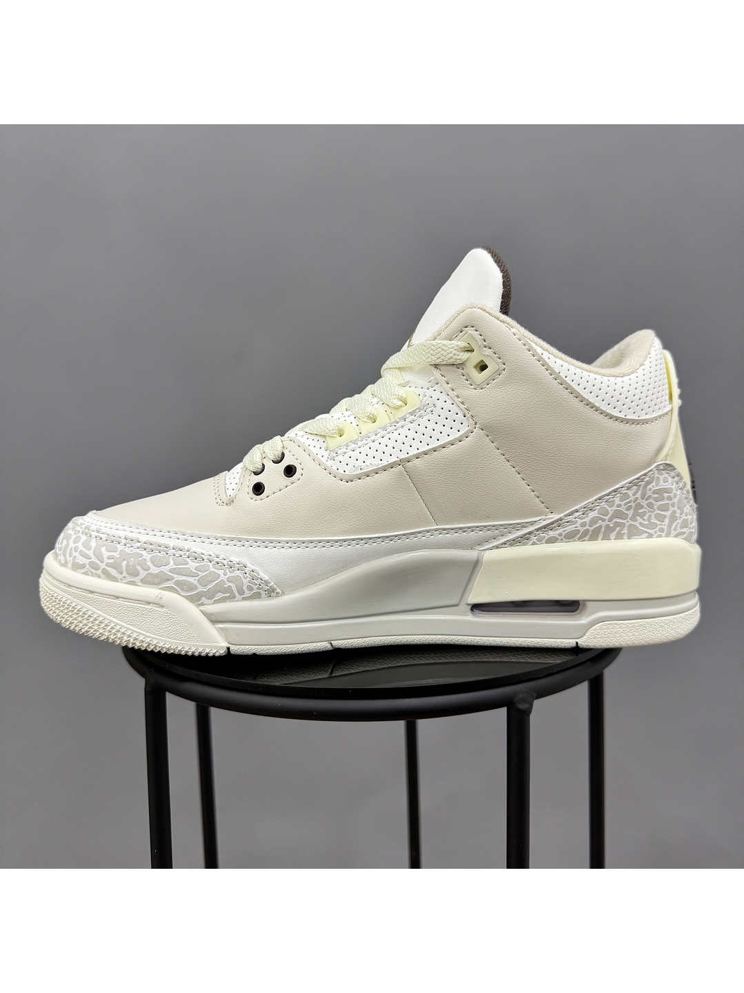 Jordan Retro 3 Travis Scott 4