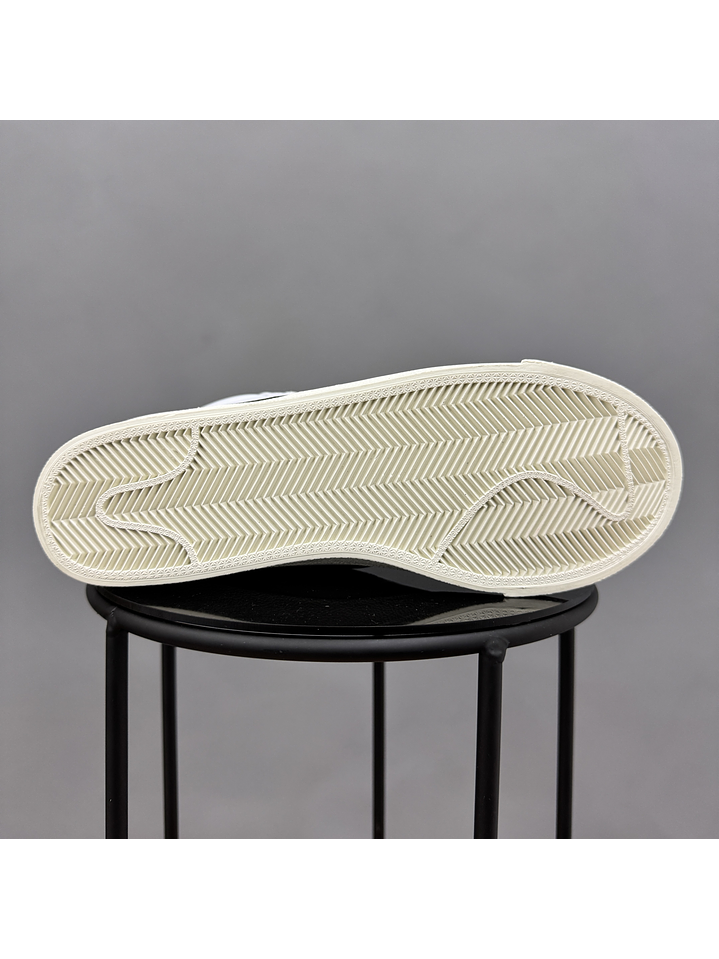 Nike Blazer Classic Mid 77 White 2