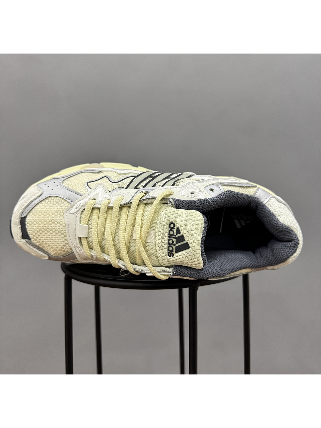 Adidas Response Cl Bad Bunny Beige 3