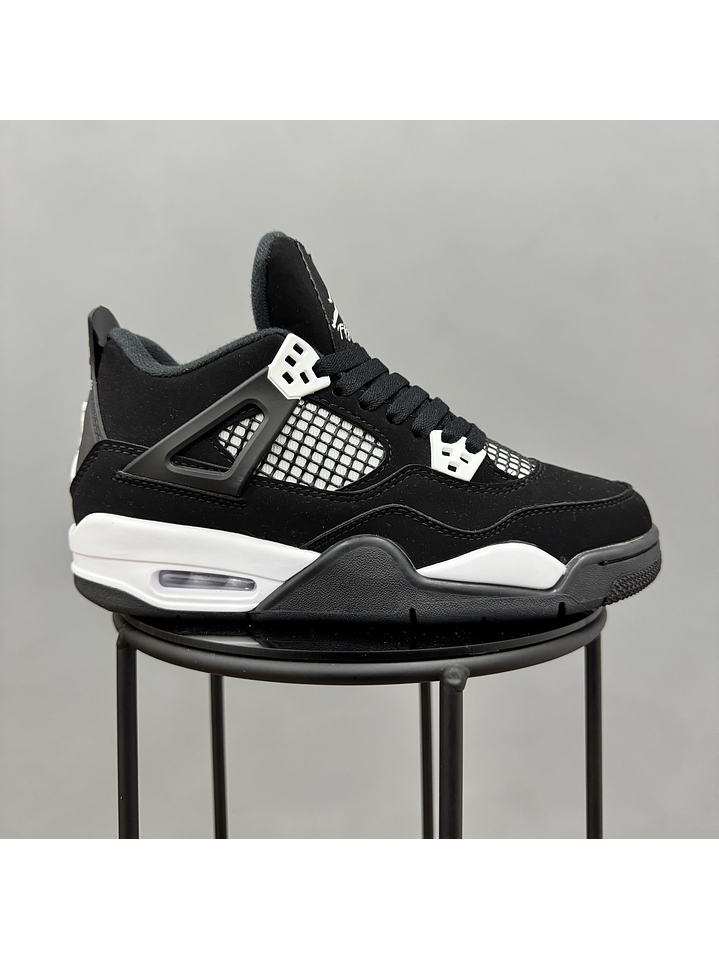 Jordan Retro 4 White Thunder 1