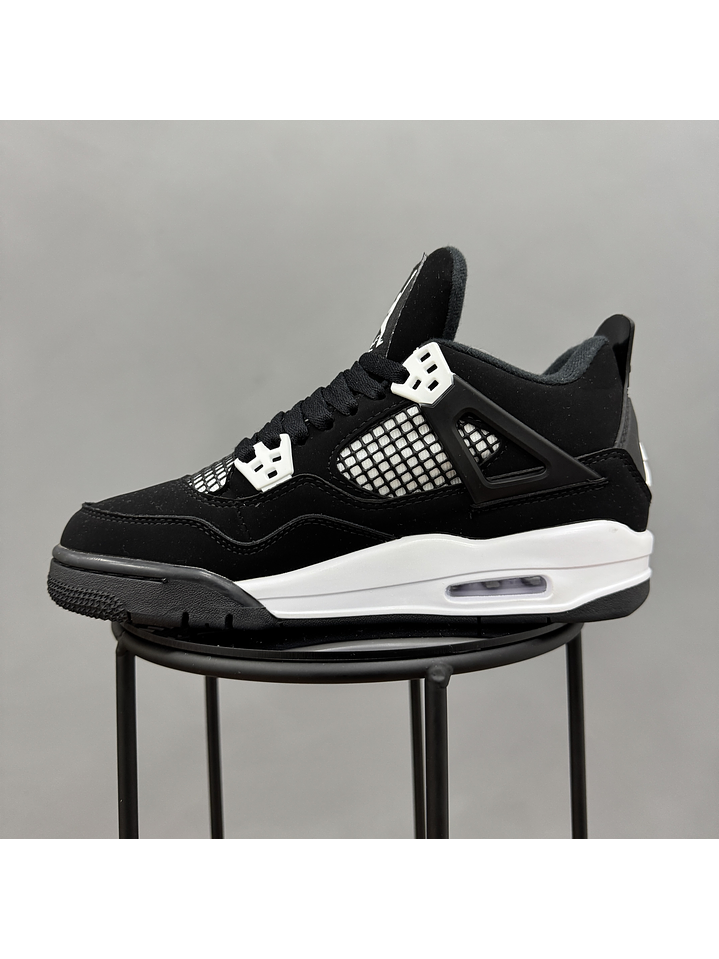 Jordan Retro 4 White Thunder 3