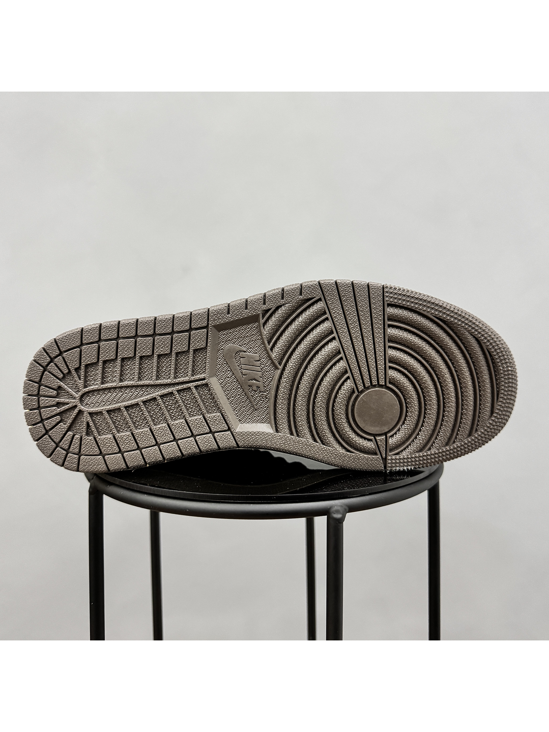 Jordan Retro 1 Low Travis Scott Brown 2