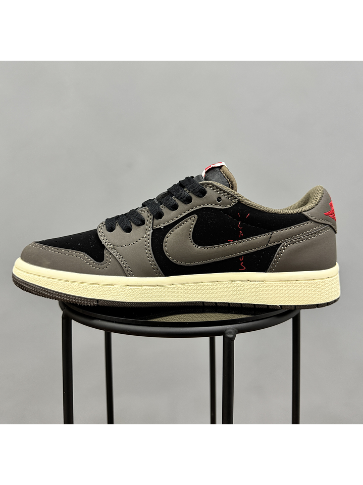 Jordan Retro 1 Low Travis Scott Brown 3
