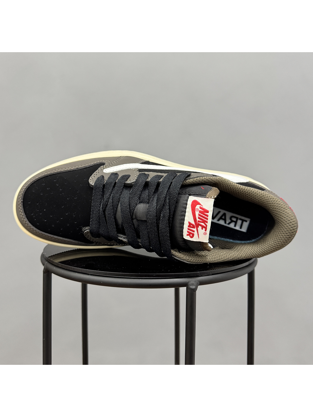 Jordan Retro 1 Low Travis Scott Brown 4
