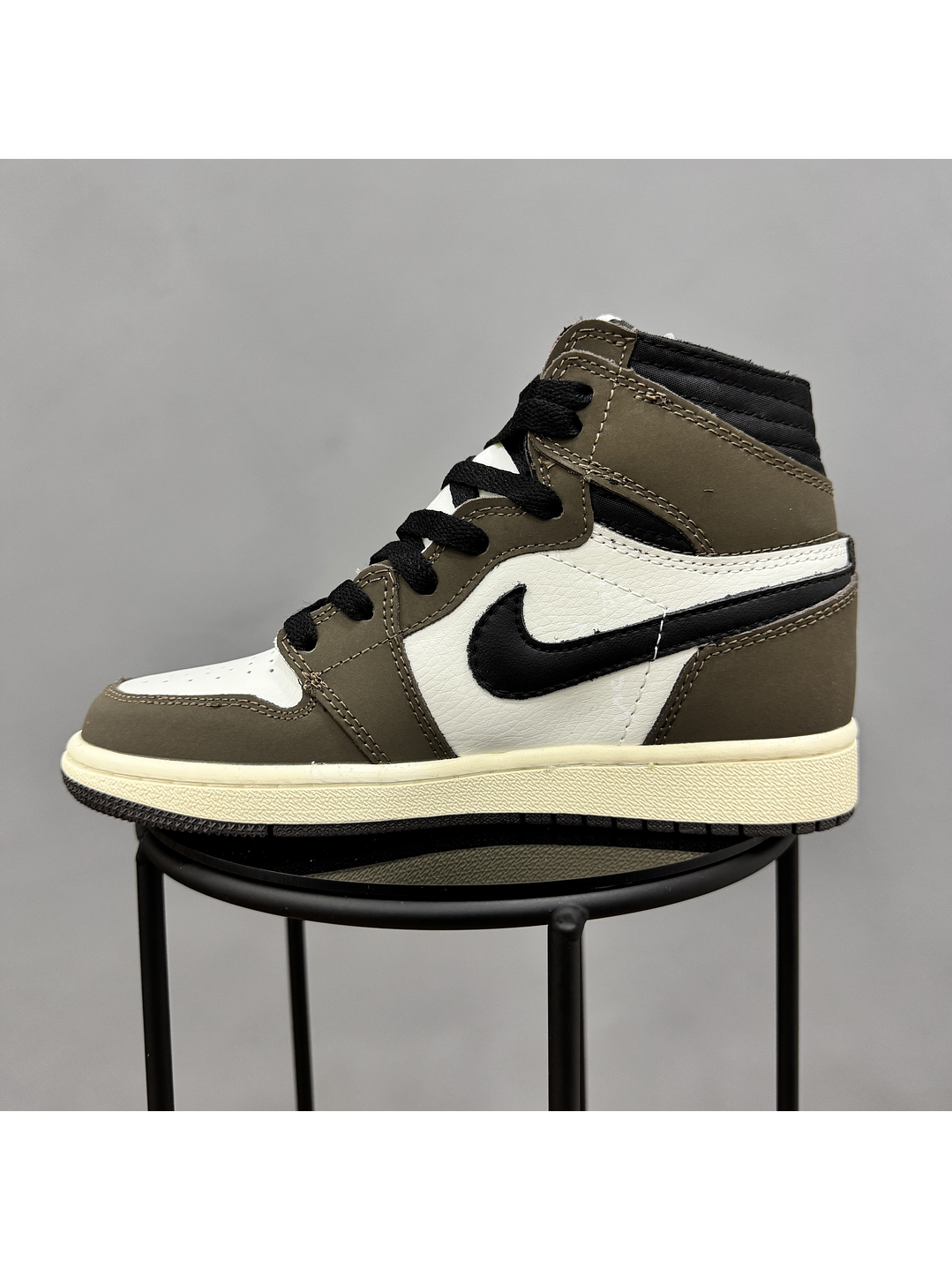 Jordan Retro 1 High Travis Scott Brown 3