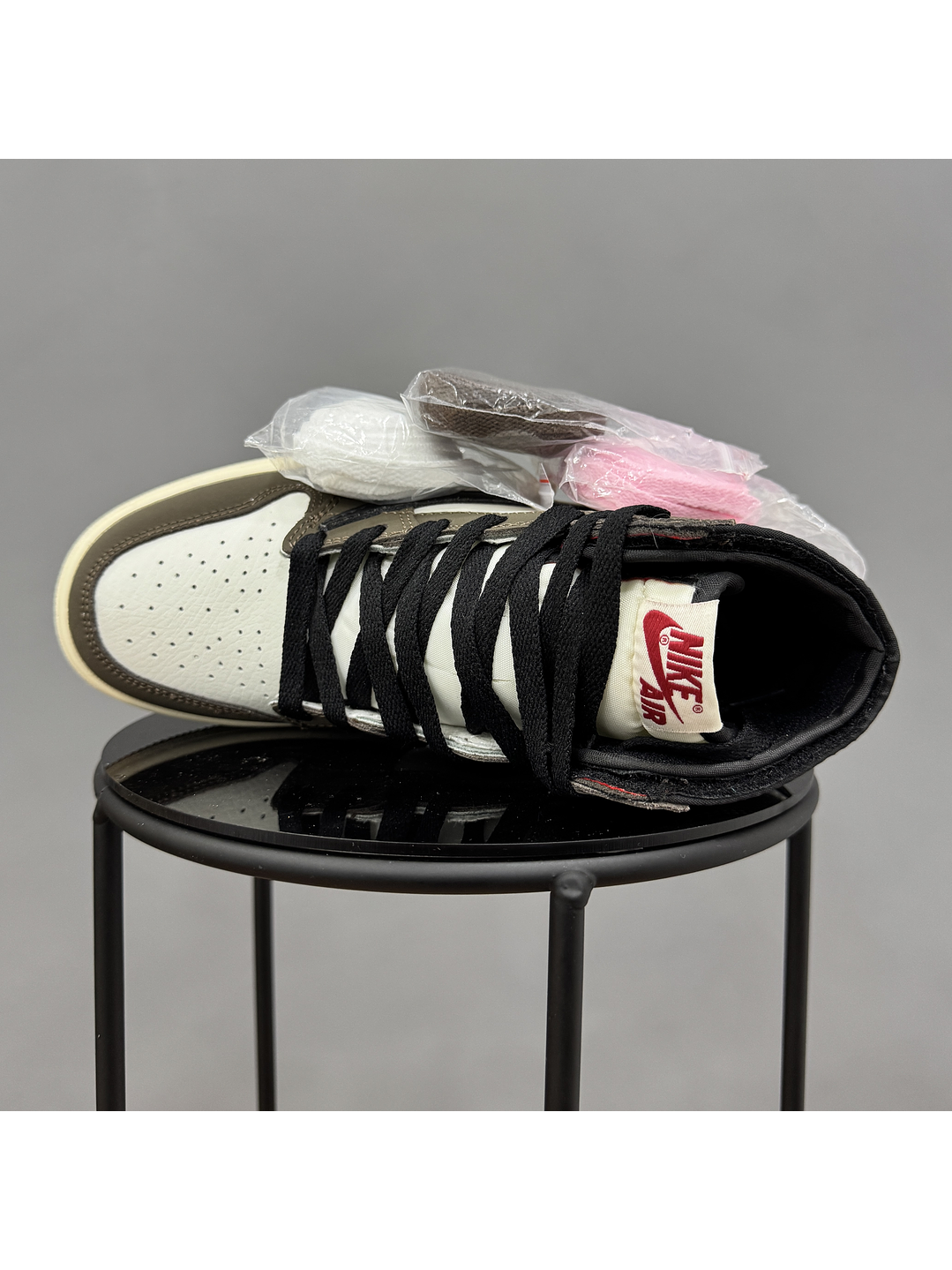 Jordan Retro 1 High Travis Scott Brown 4