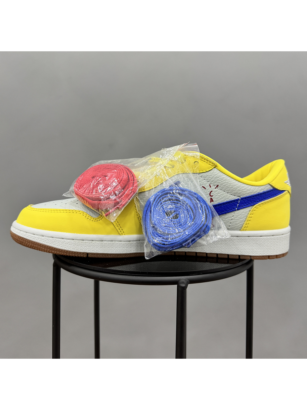 Jordan Retro 1 Travis Scott Canary  3