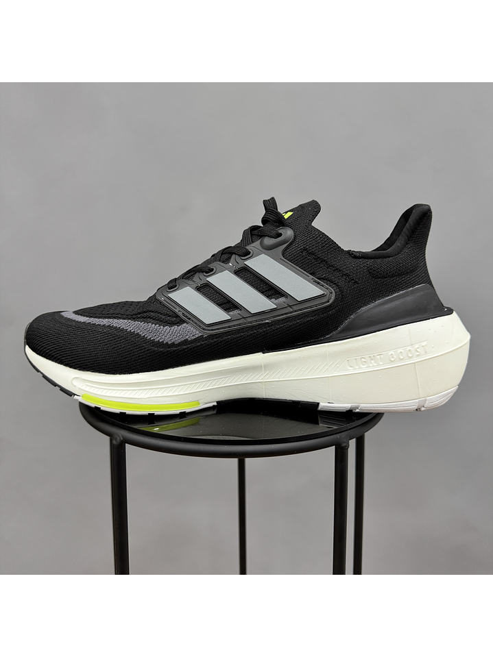 Adidas Ultraboost Light Negro 3