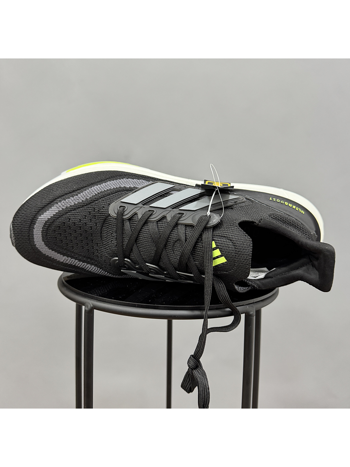 Adidas Ultraboost Light Negro 4