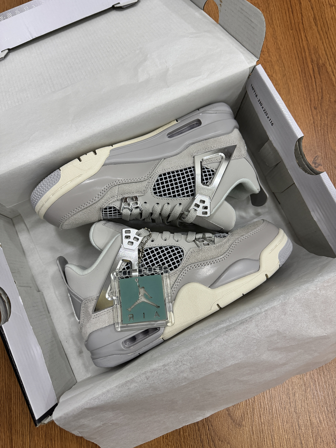 Jordan Retro 4 Frozen Moments 3