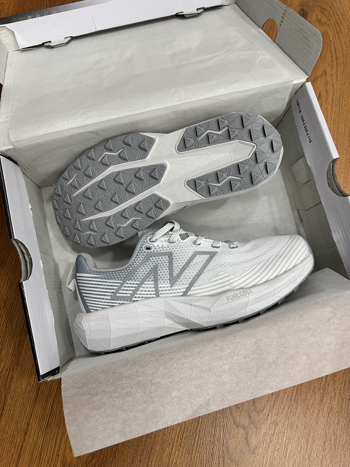 New Balance FuelCell Venym Blanco 3