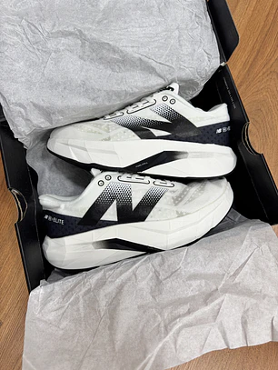 New Balance Elite Revel V4 Blanco Negro