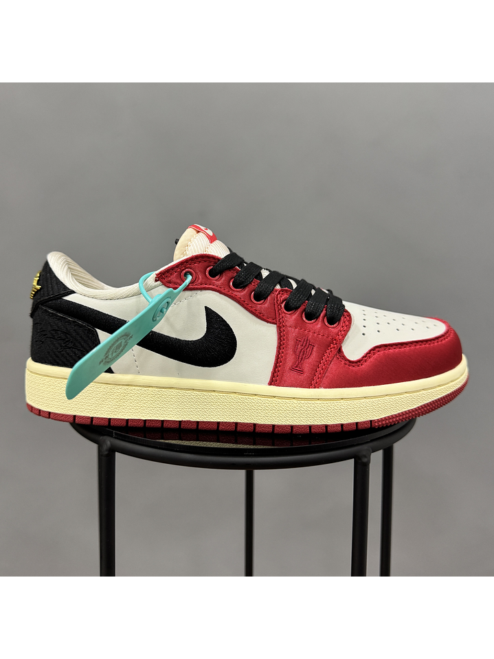 Jordan Retro 1 Low Trophy Room 1