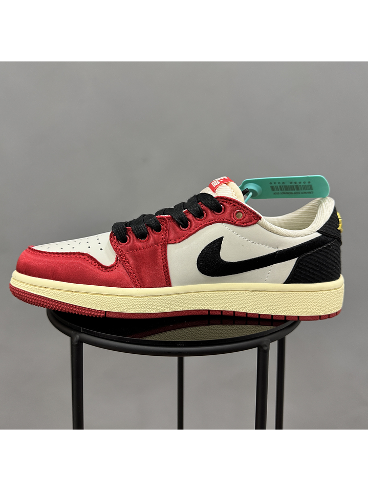 Jordan Retro 1 Low Trophy Room 3