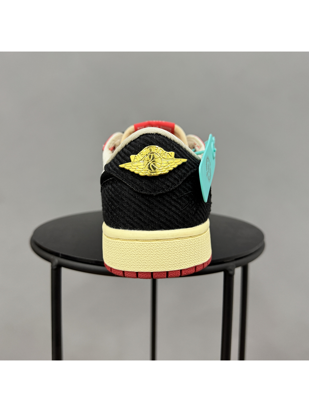 Jordan Retro 1 Low Trophy Room 4