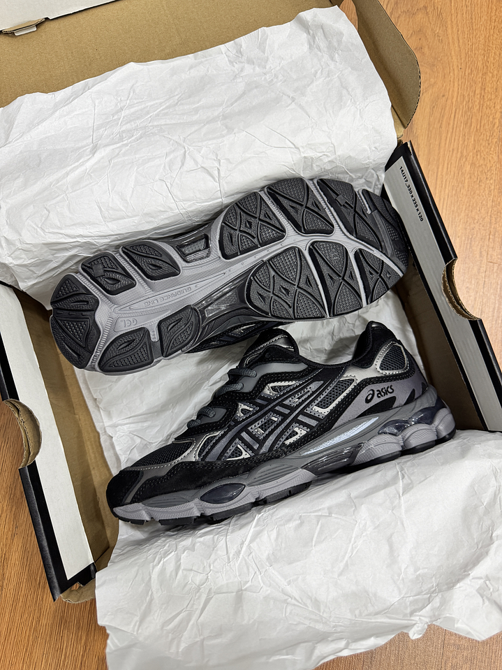 Asics Gel NYC Negro Gris 2