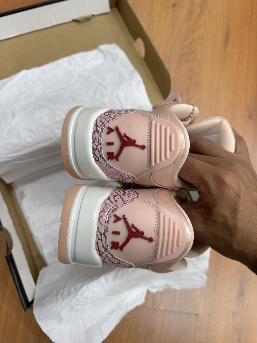 Jordan Retro 3 San Valentín 4