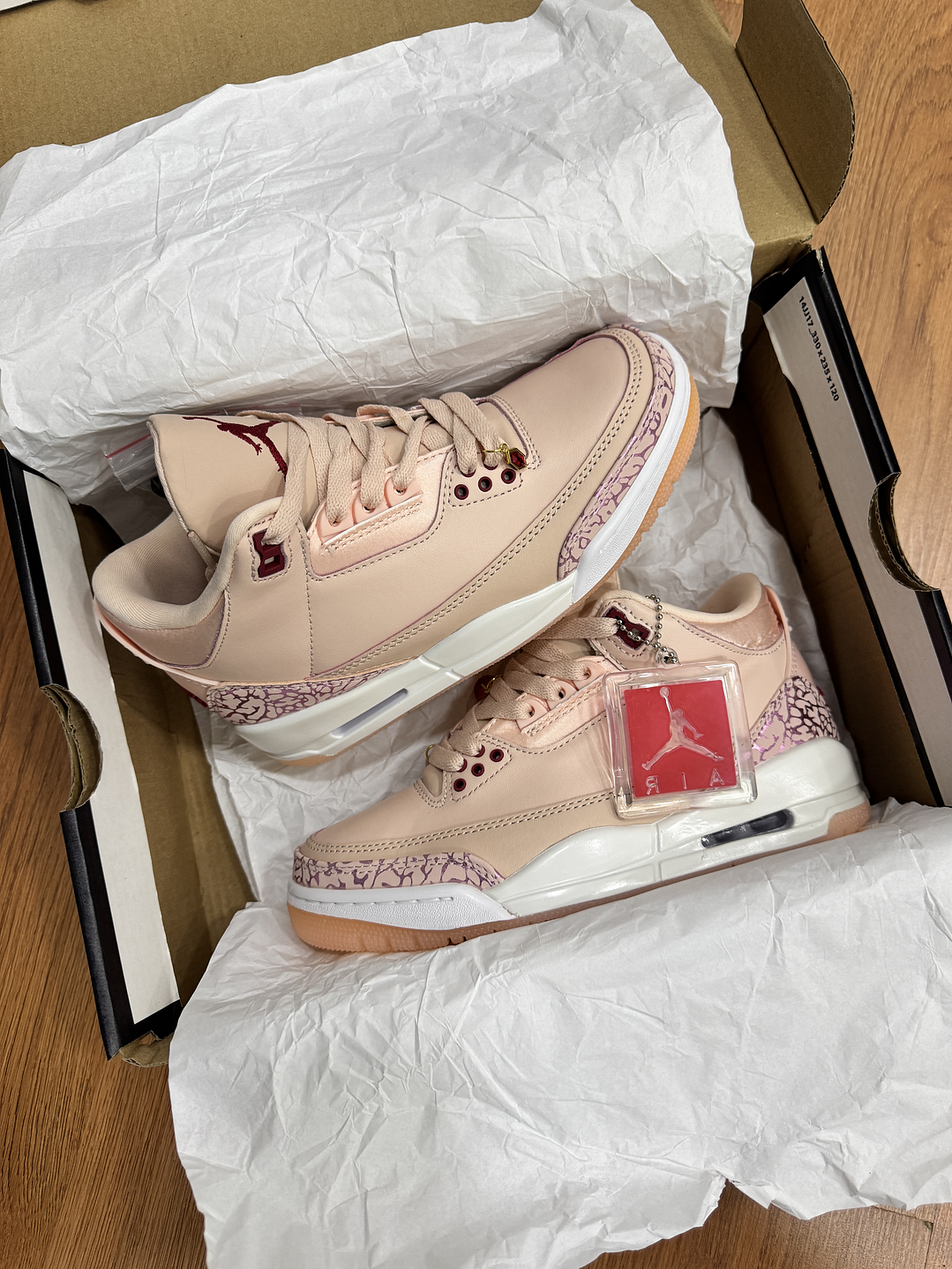 Jordan Retro 3 San Valentín 3