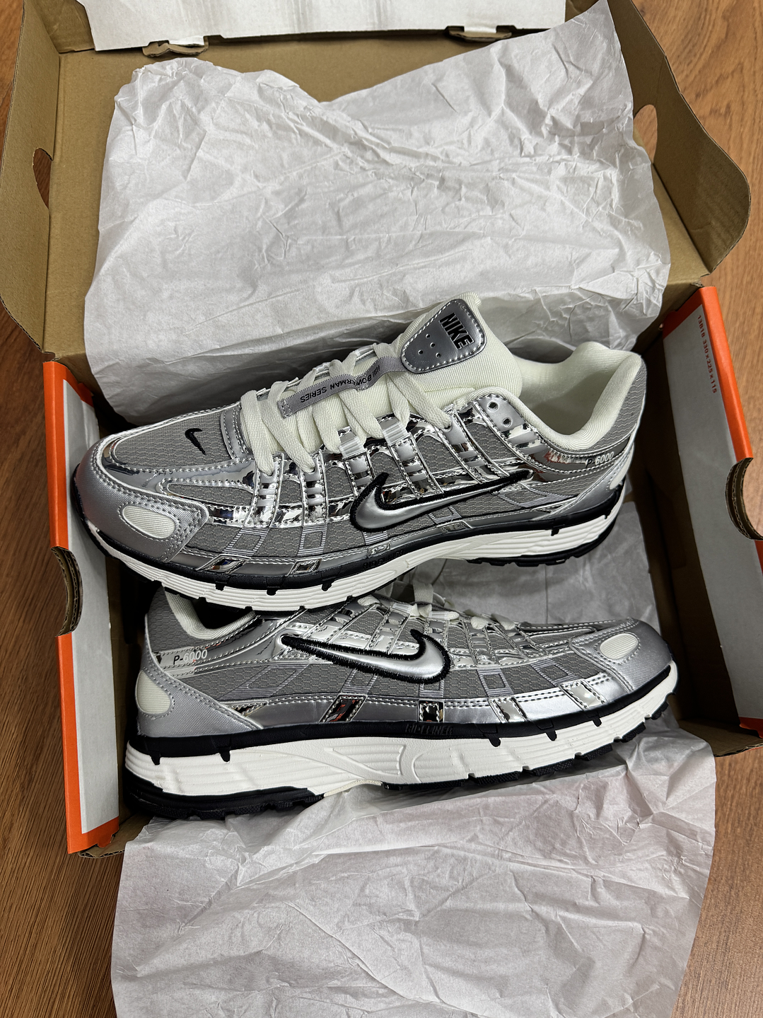 Nike P6000 Metallic  4