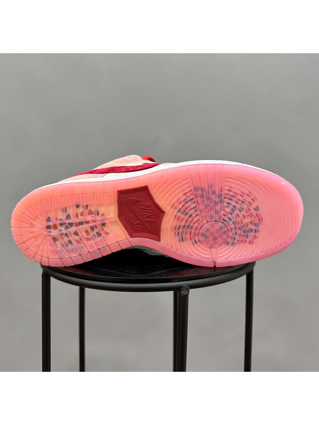 Nike Sb Dunk Strange Love 2