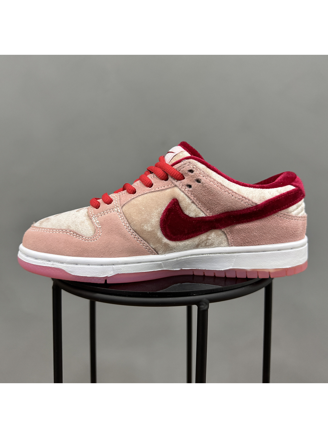Nike Sb Dunk Strange Love 3