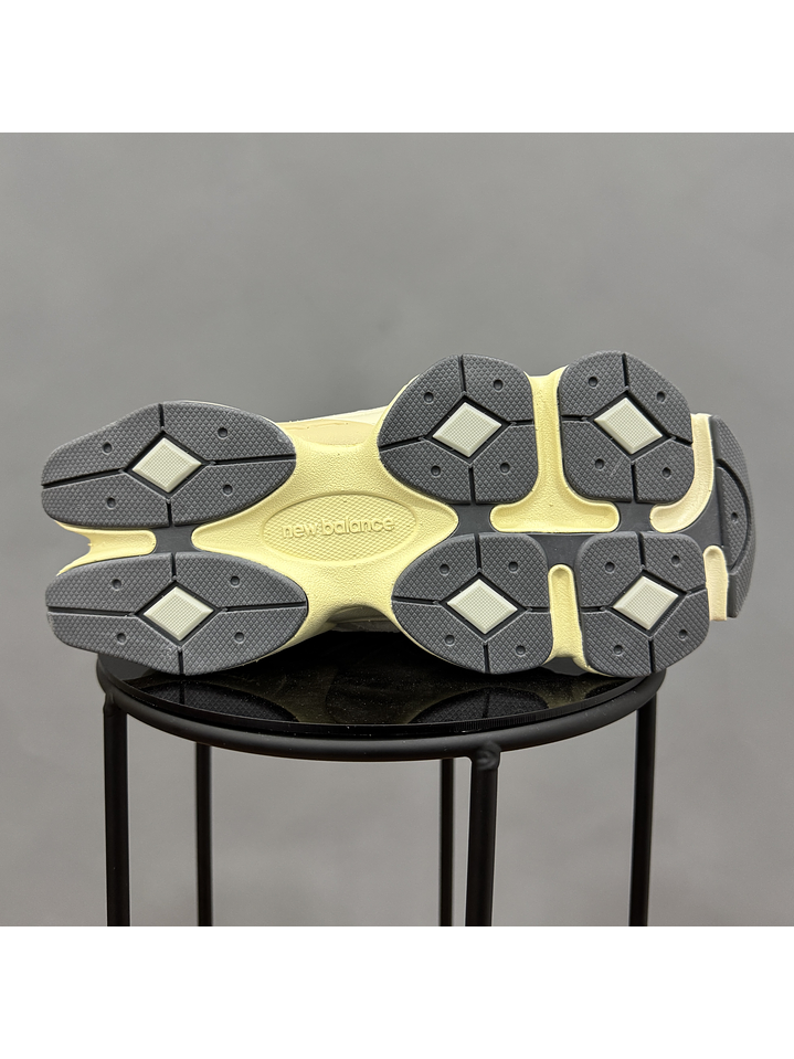 New Balance 9060 Beige Gris 2