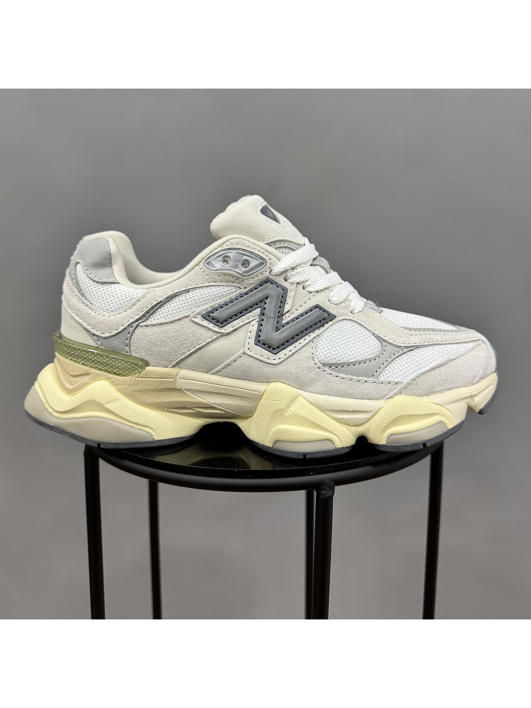 New Balance 9060 Beige Gris 1