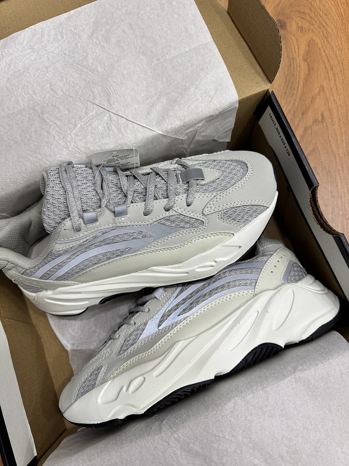 Adidas Yeezy 700 V2 Static 3