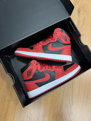 Jordan Retro 1 Mid Black Red 