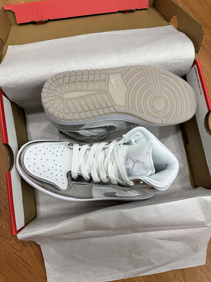 Jordan Retro 1 Mid Metallic Gris  3