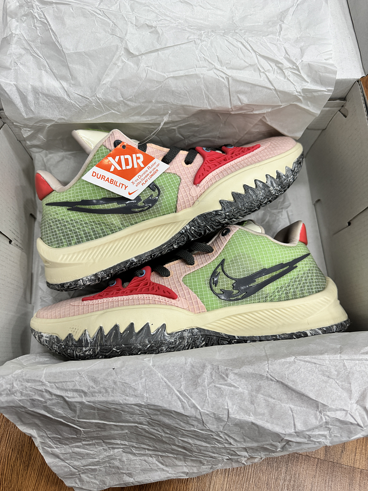 Nike Kyrie 4 Low Coral  1