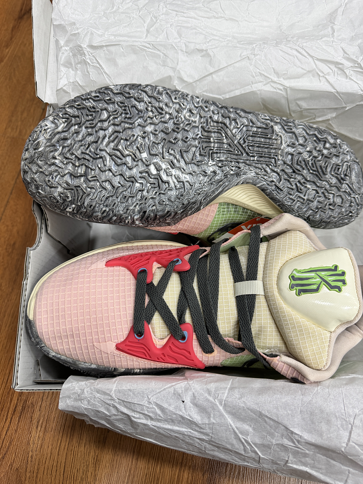 Nike Kyrie 4 Low Coral  3