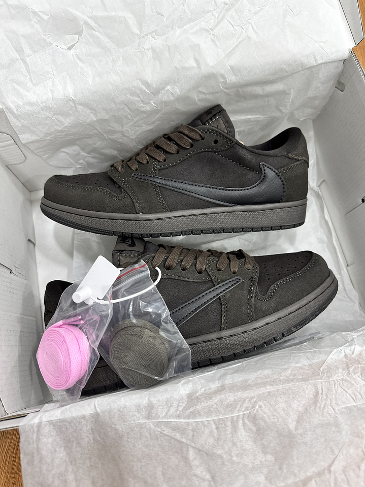 Jordan Retro 1 Low Travis Velvet Brown  1